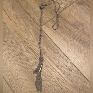 Kendra Scott necklace